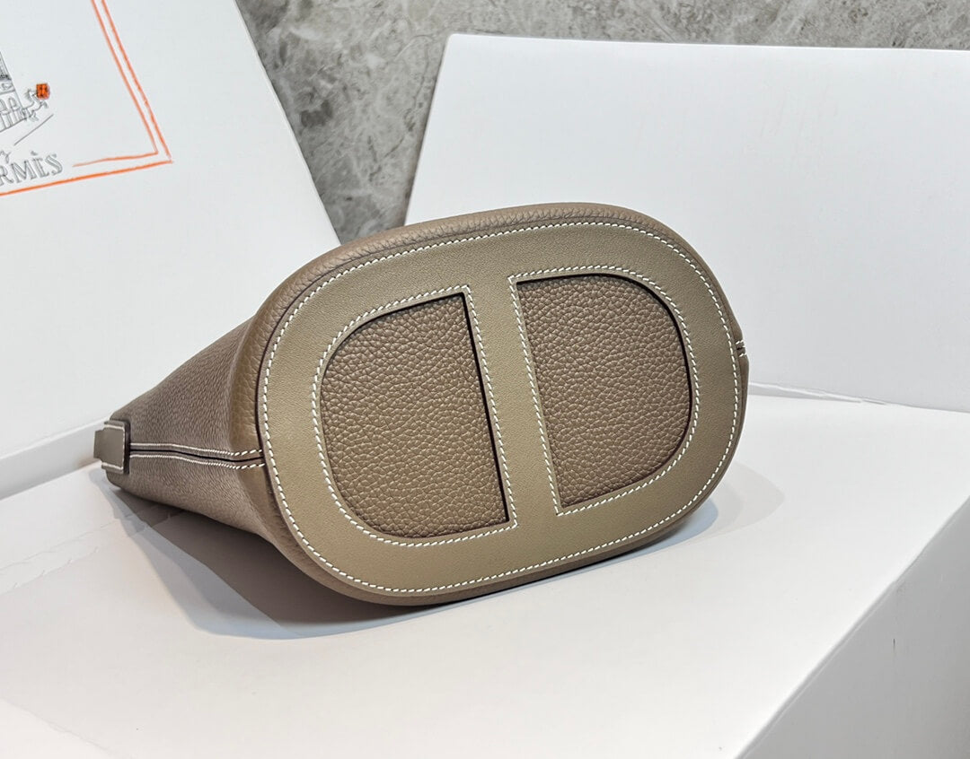 𝐈𝐧 𝐭𝐡𝐞 𝐥𝐨𝐨𝐩 / 𝐩𝐢𝐜𝐨𝐭𝐢𝐧18: Elephant gray