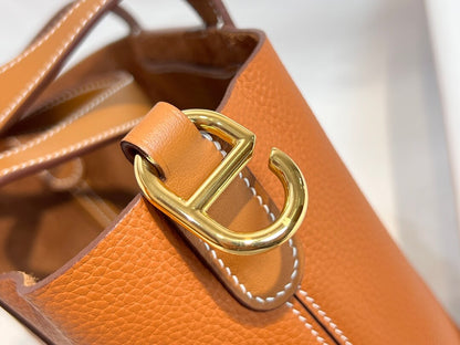 𝐈𝐧 𝐭𝐡𝐞 𝐥𝐨𝐨𝐩 / 𝐩𝐢𝐜𝐨𝐭𝐢𝐧18: golden brown