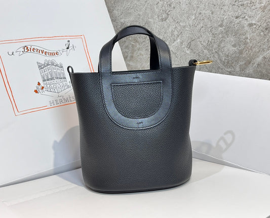𝐈𝐧 𝐭𝐡𝐞 𝐥𝐨𝐨𝐩 / 𝐩𝐢𝐜𝐨𝐭𝐢𝐧18: Black