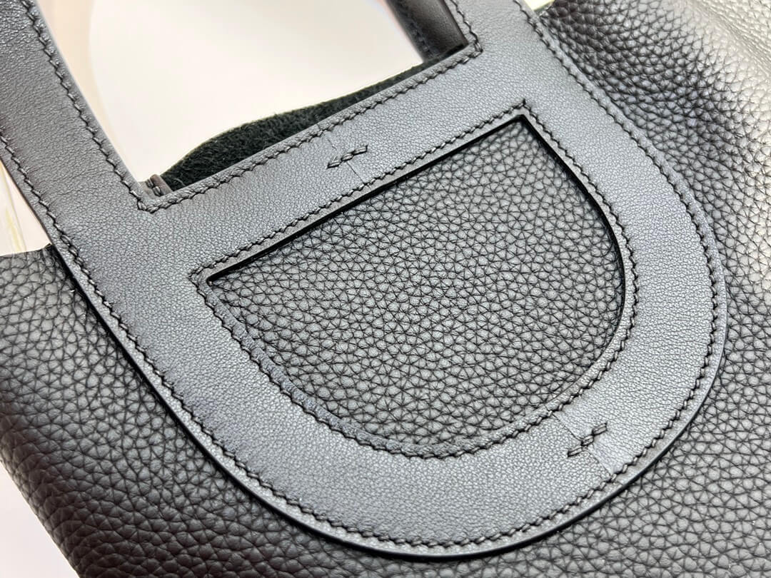 𝐈𝐧 𝐭𝐡𝐞 𝐥𝐨𝐨𝐩 / 𝐩𝐢𝐜𝐨𝐭𝐢𝐧18: Black