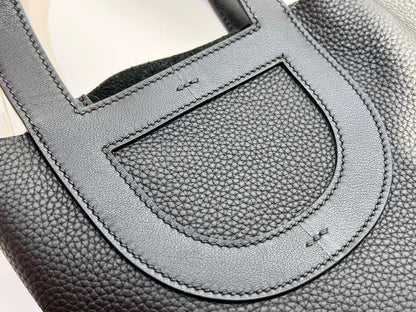 𝐈𝐧 𝐭𝐡𝐞 𝐥𝐨𝐨𝐩 / 𝐩𝐢𝐜𝐨𝐭𝐢𝐧18: Black