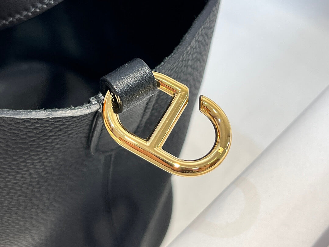 𝐈𝐧 𝐭𝐡𝐞 𝐥𝐨𝐨𝐩 / 𝐩𝐢𝐜𝐨𝐭𝐢𝐧18: Black