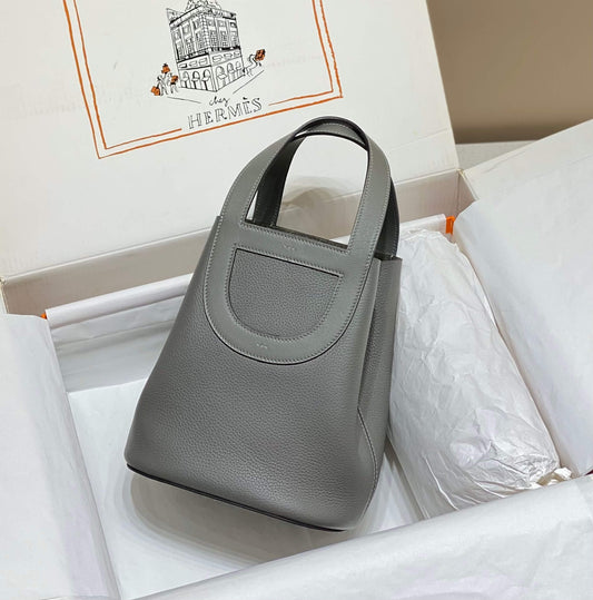 𝐈𝐧 𝐭𝐡𝐞 𝐥𝐨𝐨𝐩 / 𝐩𝐢𝐜𝐨𝐭𝐢𝐧18: Cumulonimbus gray