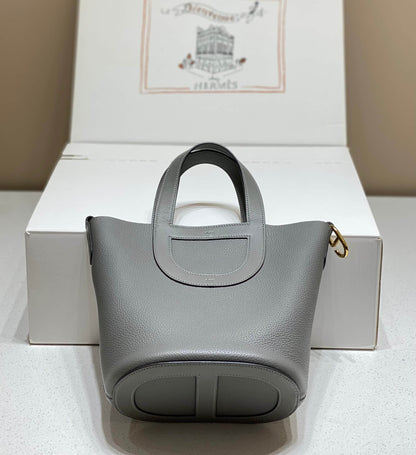 𝐈𝐧 𝐭𝐡𝐞 𝐥𝐨𝐨𝐩 / 𝐩𝐢𝐜𝐨𝐭𝐢𝐧18: Cumulonimbus gray