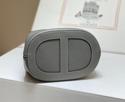 𝐈𝐧 𝐭𝐡𝐞 𝐥𝐨𝐨𝐩 / 𝐩𝐢𝐜𝐨𝐭𝐢𝐧18: Cumulonimbus gray