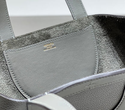 𝐈𝐧 𝐭𝐡𝐞 𝐥𝐨𝐨𝐩 / 𝐩𝐢𝐜𝐨𝐭𝐢𝐧18: Cumulonimbus gray