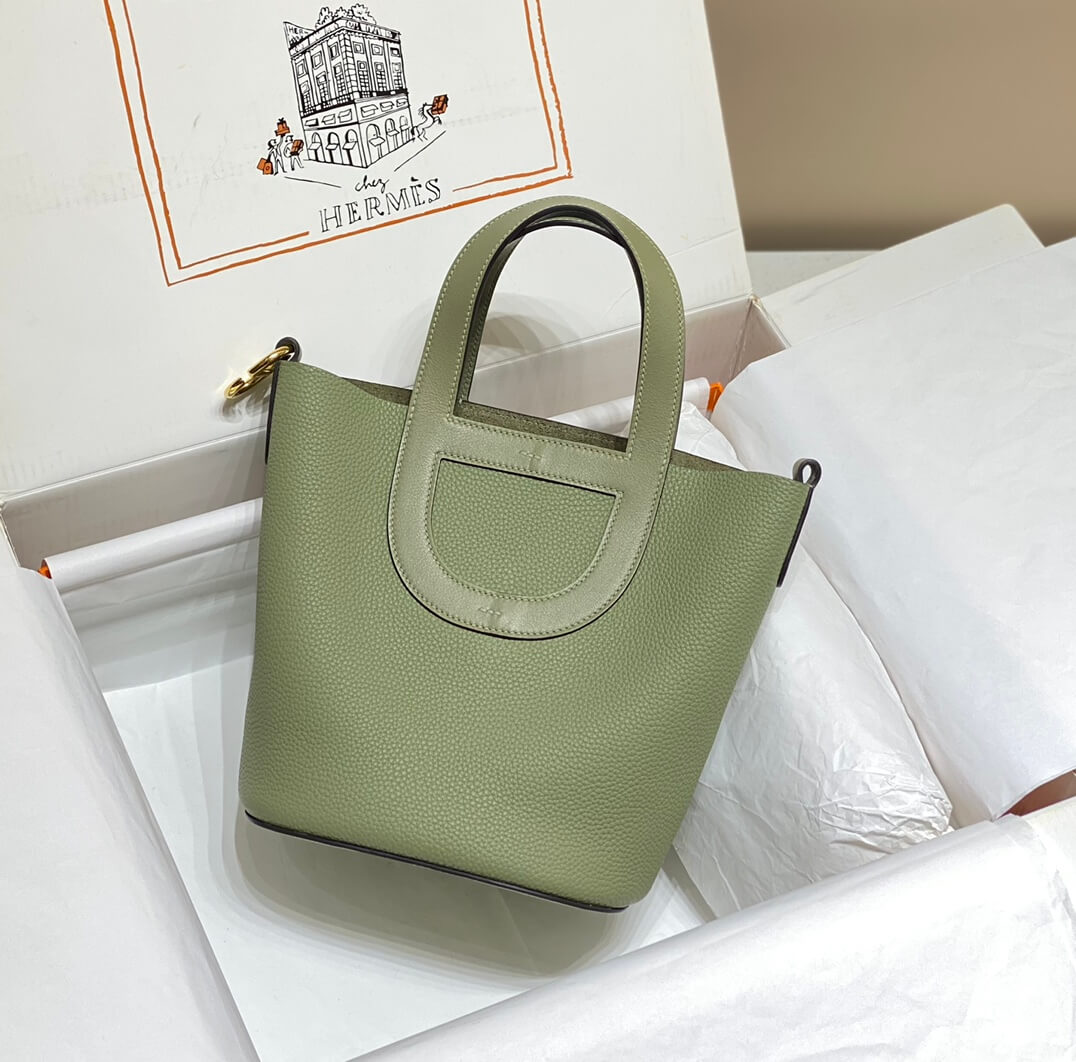 𝐈𝐧 𝐭𝐡𝐞 𝐥𝐨𝐨𝐩 / 𝐩𝐢𝐜𝐨𝐭𝐢𝐧18: Sage green