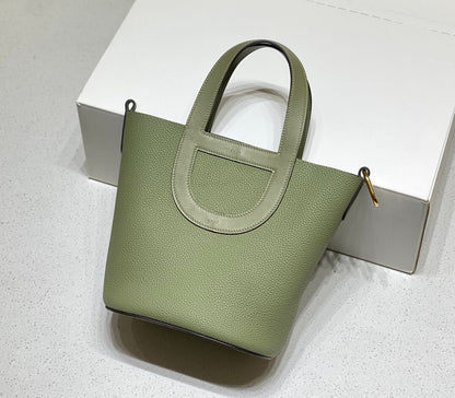 𝐈𝐧 𝐭𝐡𝐞 𝐥𝐨𝐨𝐩 / 𝐩𝐢𝐜𝐨𝐭𝐢𝐧18: Sage green