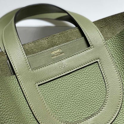 𝐈𝐧 𝐭𝐡𝐞 𝐥𝐨𝐨𝐩 / 𝐩𝐢𝐜𝐨𝐭𝐢𝐧18: Sage green
