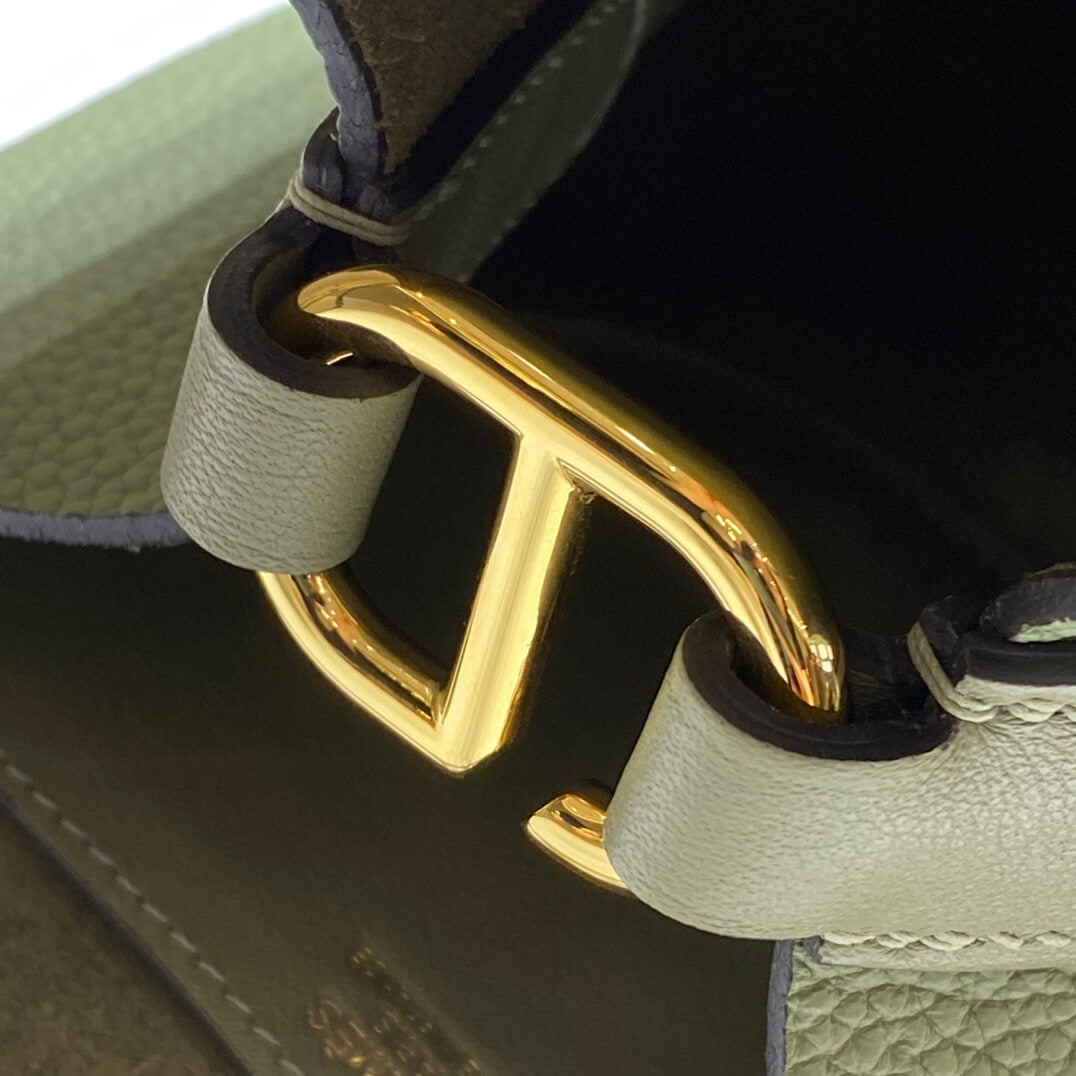 𝐈𝐧 𝐭𝐡𝐞 𝐥𝐨𝐨𝐩 / 𝐩𝐢𝐜𝐨𝐭𝐢𝐧18: Sage green