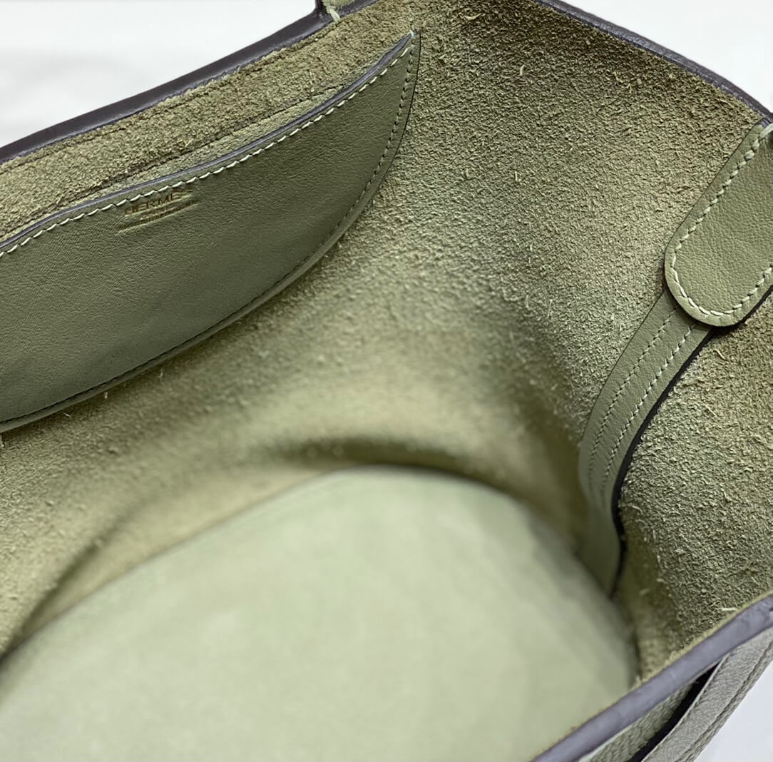 𝐈𝐧 𝐭𝐡𝐞 𝐥𝐨𝐨𝐩 / 𝐩𝐢𝐜𝐨𝐭𝐢𝐧18: Sage green