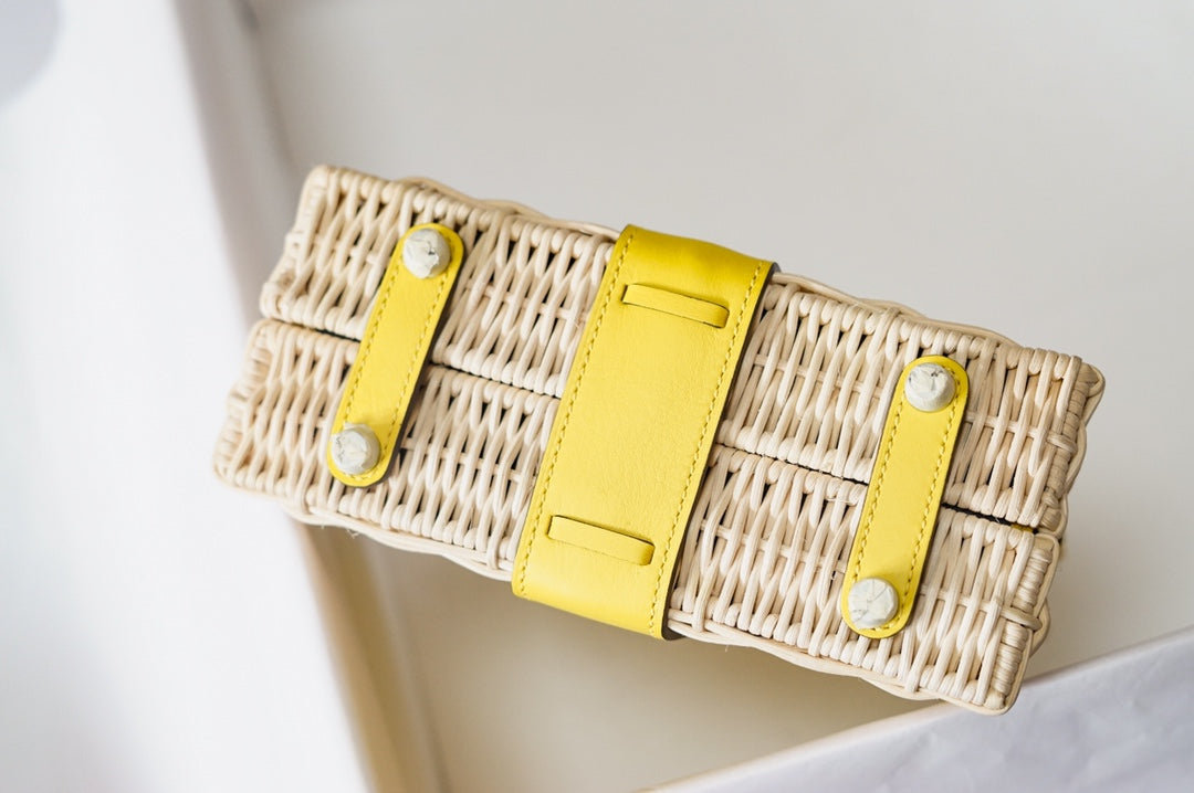kelly picnc: amber yellow