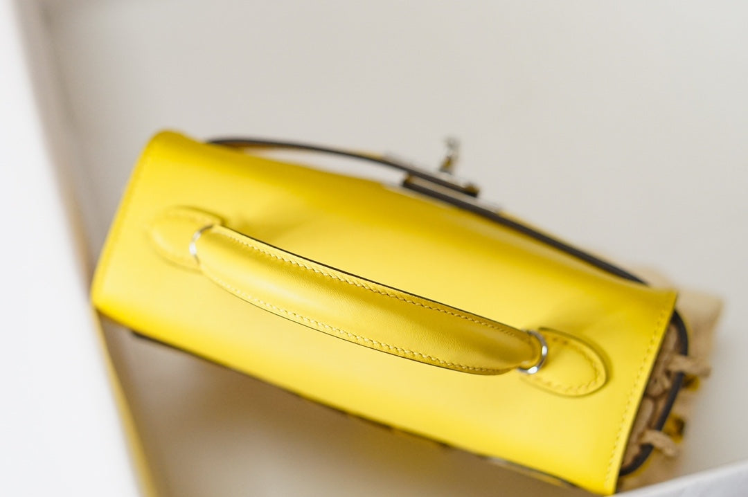 kelly picnc: amber yellow