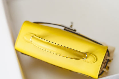kelly picnc: amber yellow