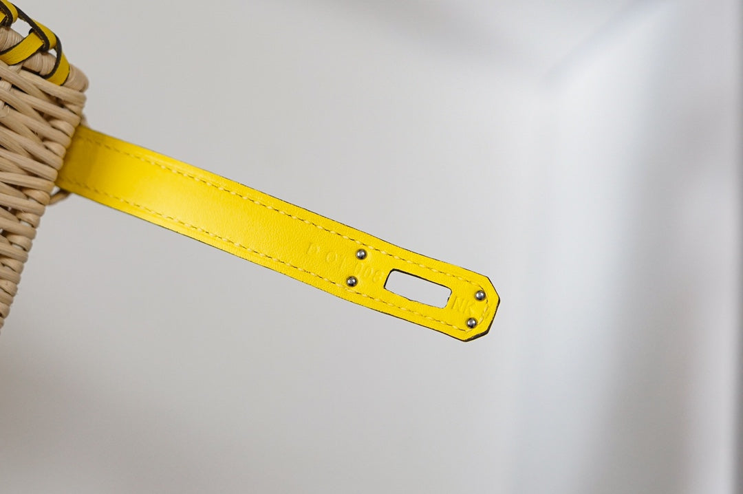 kelly picnc: amber yellow