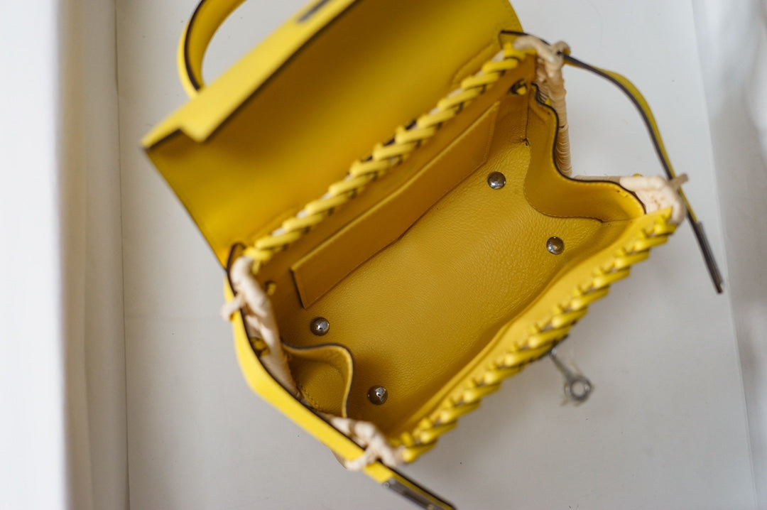 kelly picnc: amber yellow