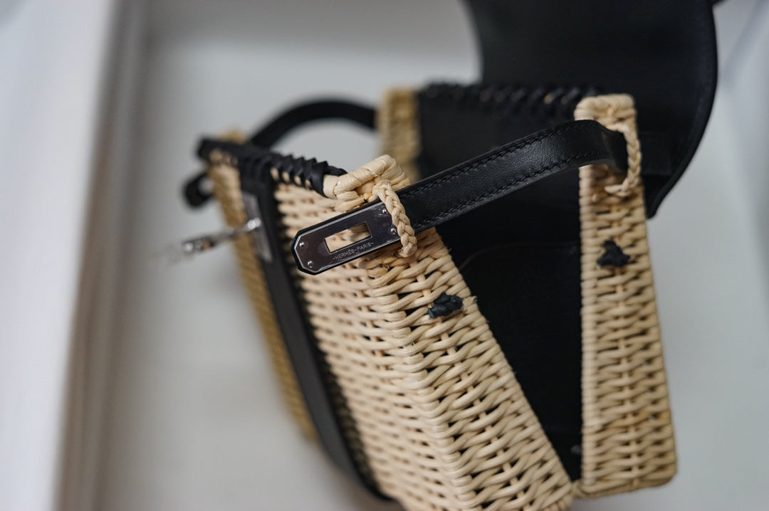 kelly picnc: black