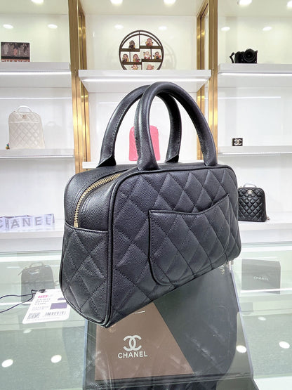 🦋🌸 CHANEL vintage small bowling bag🌸🦋