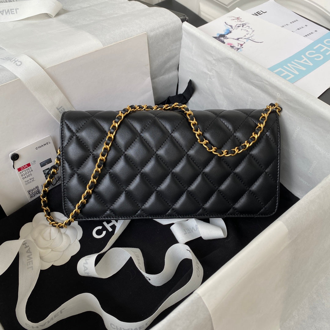 ⚜️Chanel 23A hot style 🖤Underarm baguette bag AP3363