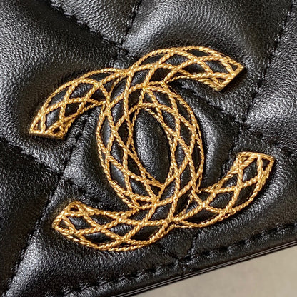 ⚜️Chanel 23A hot style 🖤Underarm baguette bag AP3363