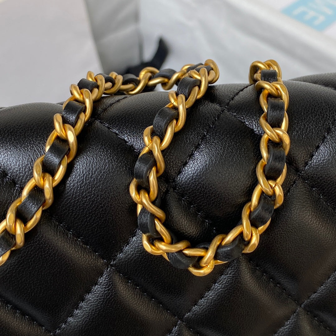 ⚜️Chanel 23A hot style 🖤Underarm baguette bag AP3363