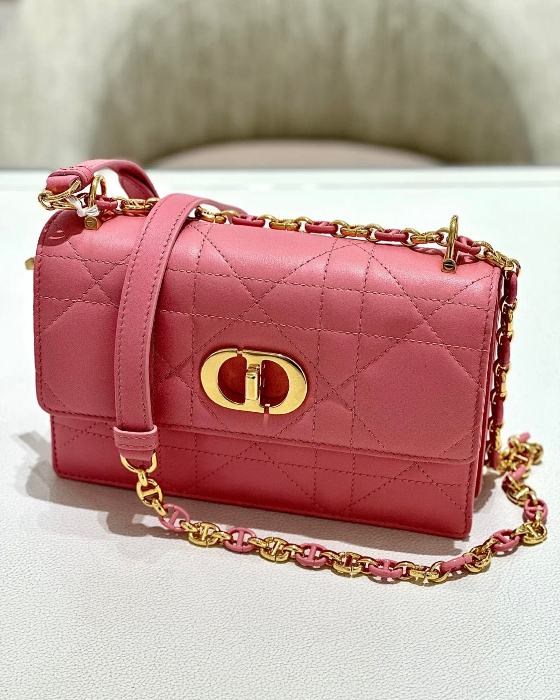 𝗗𝗜𝗢𝗥 𝗠𝗶𝘀𝘀 𝗰𝗮𝗿𝗼 chain handbags