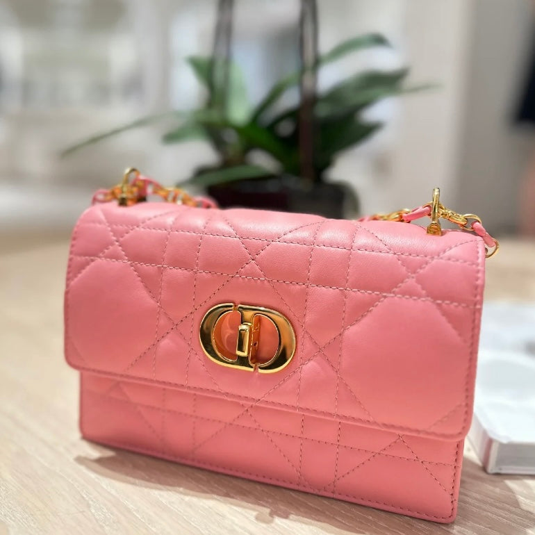 𝗗𝗜𝗢𝗥 𝗠𝗶𝘀𝘀 𝗰𝗮𝗿𝗼 chain handbags