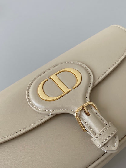 𝗖𝗗 𝗘𝗮𝘀𝘁-𝗪𝗲𝘀𝘁 𝗕𝗼𝗯𝗯𝘆 crescent moon bag