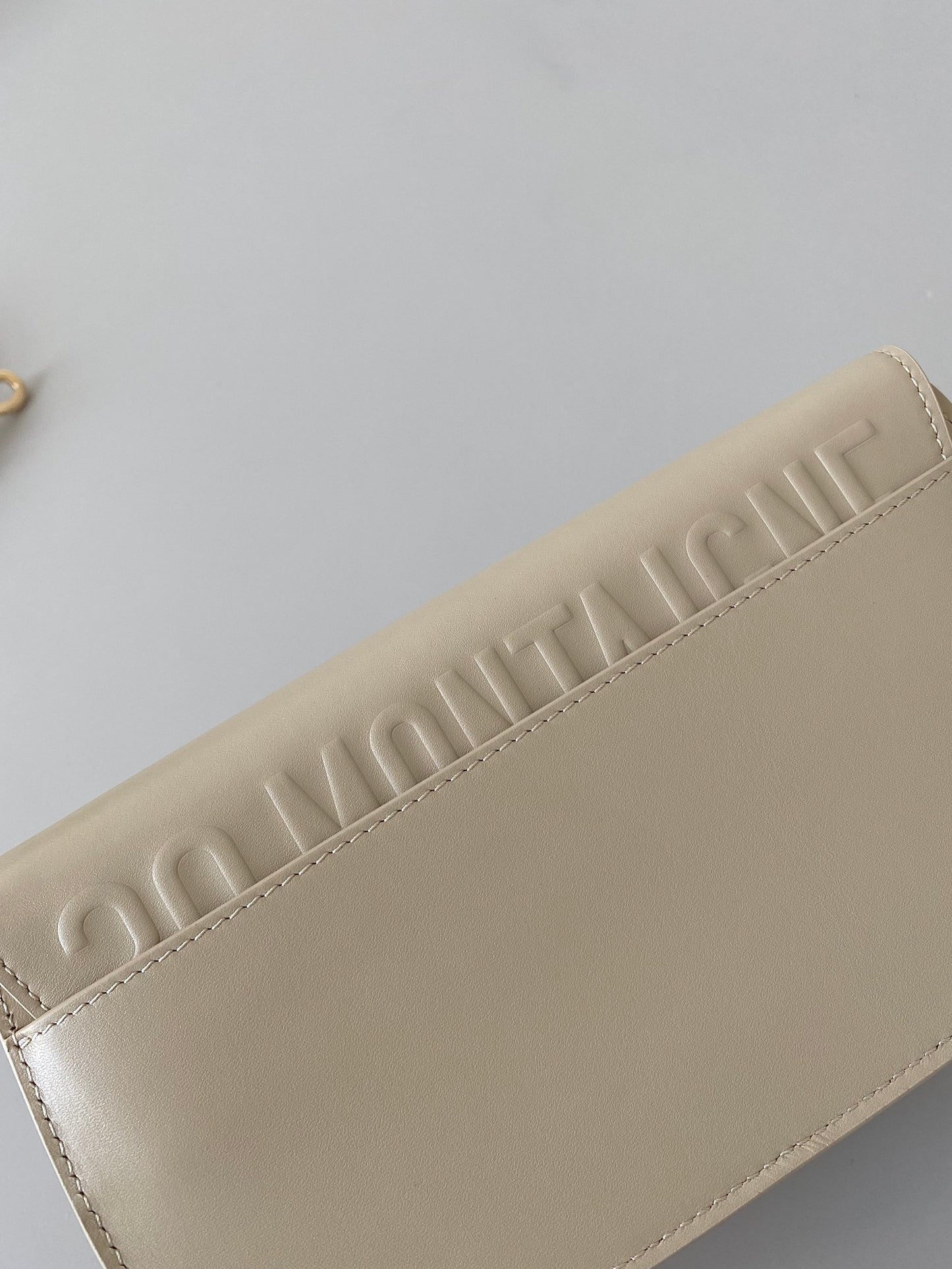 𝗖𝗗 𝗘𝗮𝘀𝘁-𝗪𝗲𝘀𝘁 𝗕𝗼𝗯𝗯𝘆 crescent moon bag