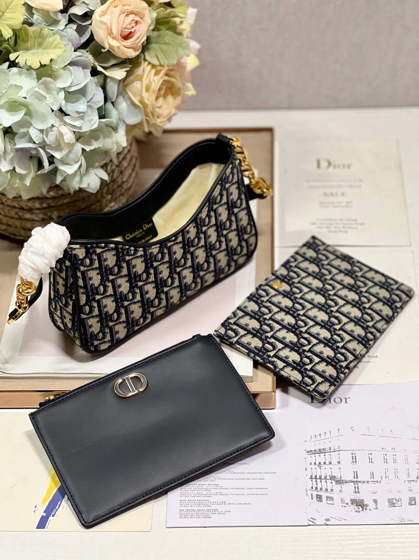 Dior❤30 MONTAIGNE HOBO AVENUE mini handbag "old flower"