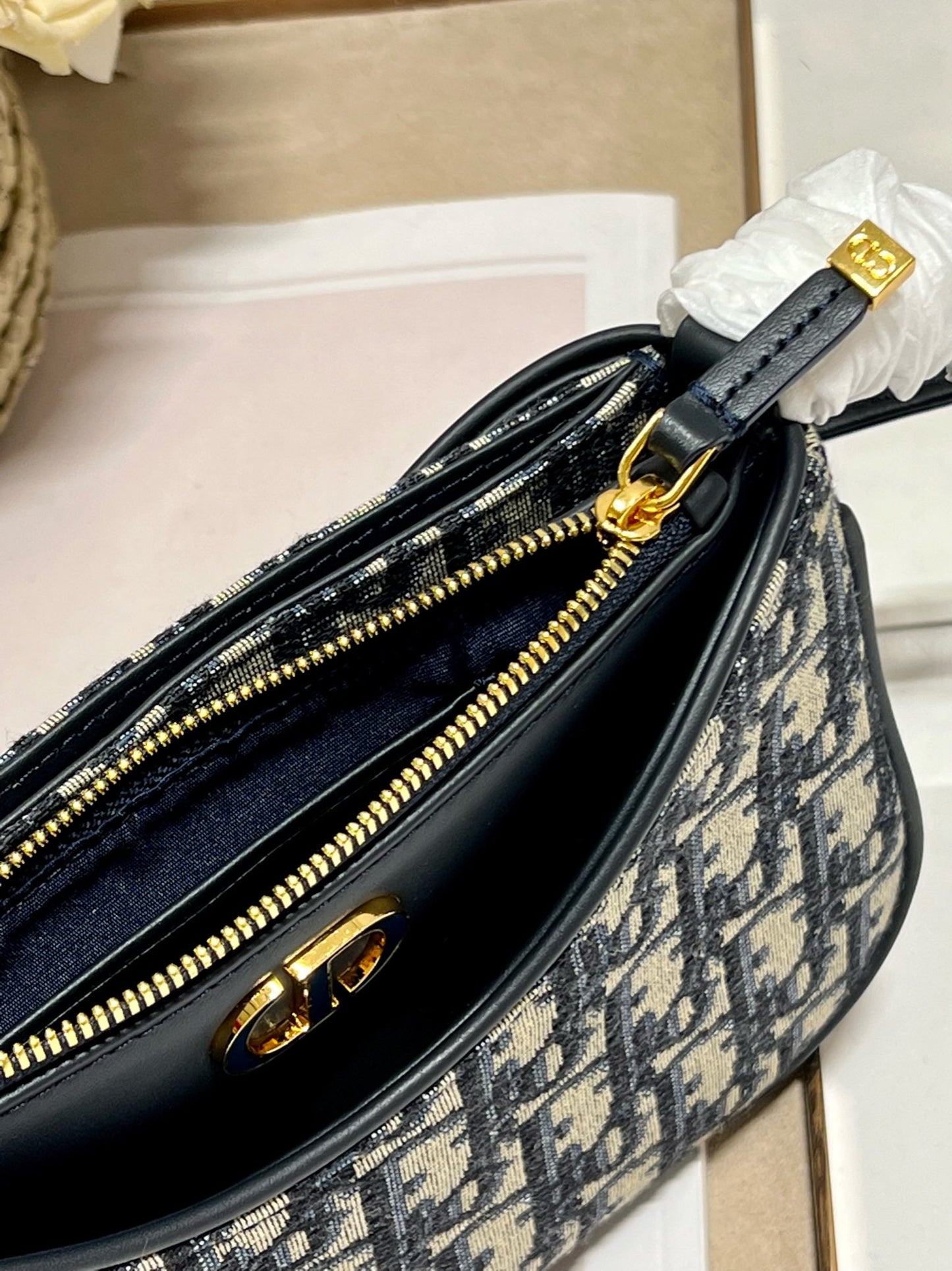 Dior❤30 MONTAIGNE HOBO AVENUE mini handbag "old flower"