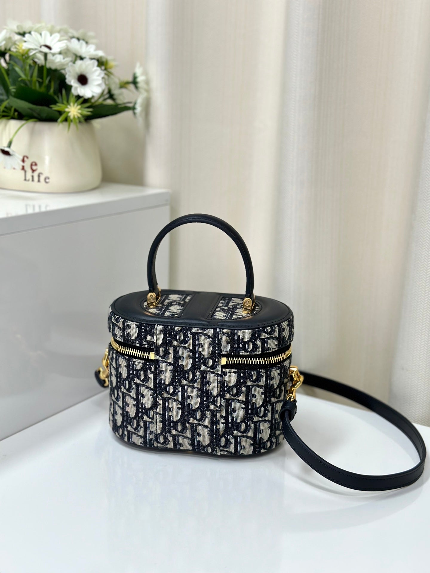 Dior2023 new makeup presbyopia bag