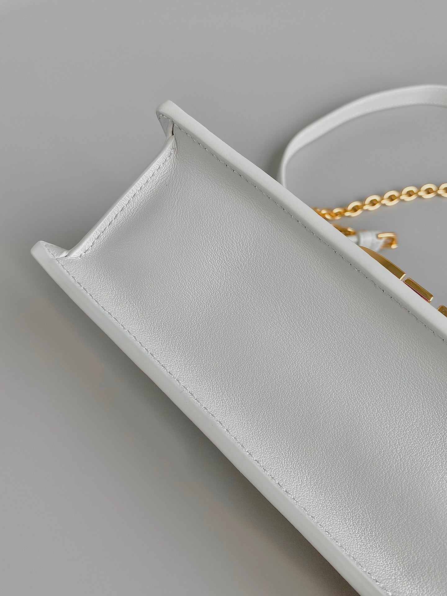 𝗗𝗶𝗼𝗿 𝗠𝗼𝗻𝘁𝗮𝗶𝗴𝗻𝗲Montaigne 30 full leather chain terms