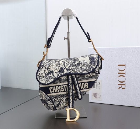 Spot goods! ️ DIO* Oblique Presbyopia Saddle Bag