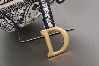 Spot goods! ️ DIO* Oblique Presbyopia Saddle Bag