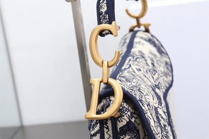 Spot goods! ️ DIO* Oblique Presbyopia Saddle Bag