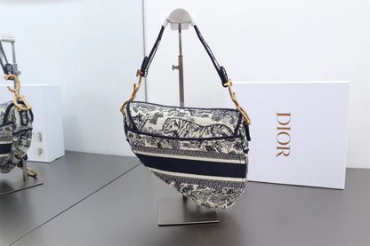 Spot goods! ️ DIO* Oblique Presbyopia Saddle Bag