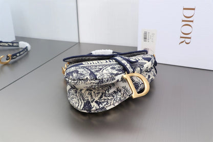 Spot goods! ️ DIO* Oblique Presbyopia Saddle Bag