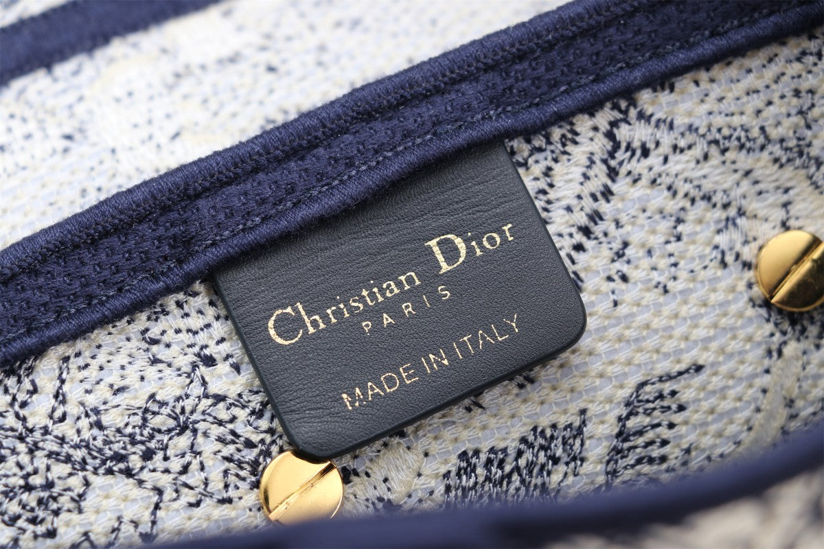 Spot goods! ️ DIO* Oblique Presbyopia Saddle Bag