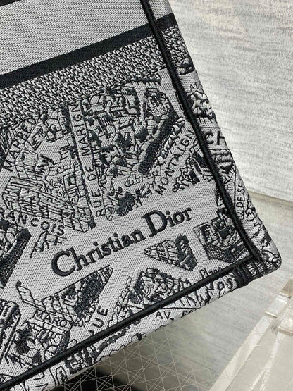 Large spot‼ ️ Tote latest Paris map series 💗