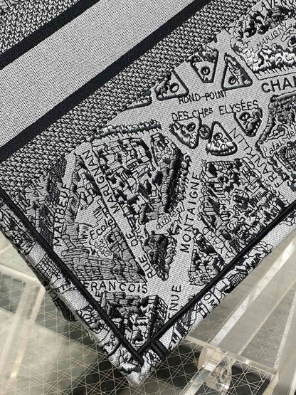 Large spot‼ ️ Tote latest Paris map series 💗