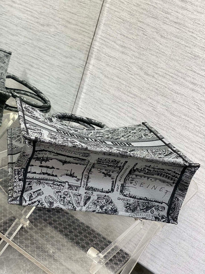 Large spot‼ ️ Tote latest Paris map series 💗