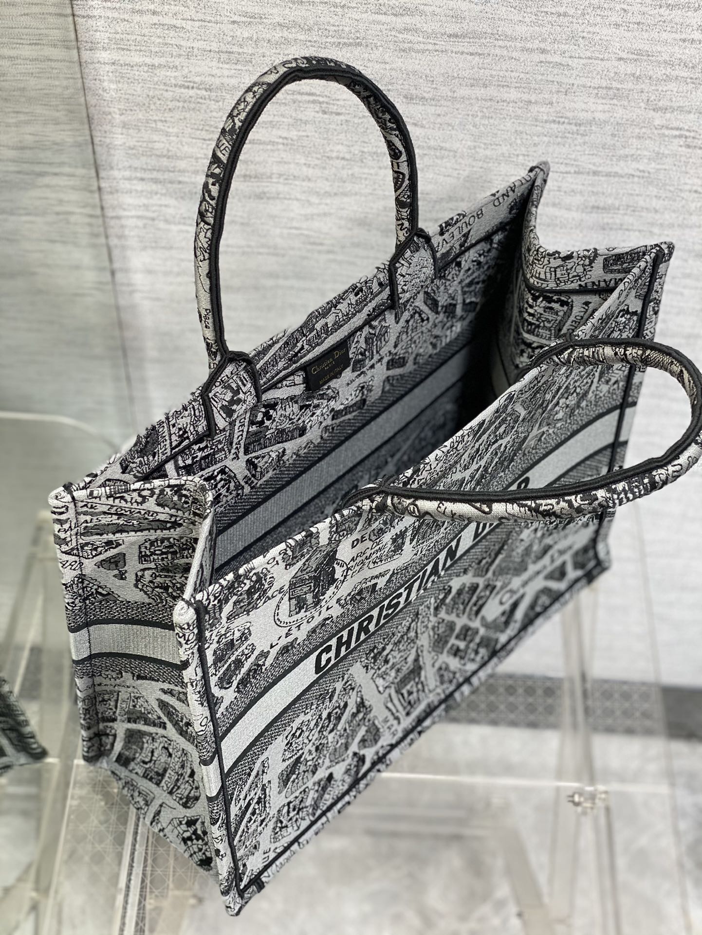 Large spot‼ ️ Tote latest Paris map series 💗