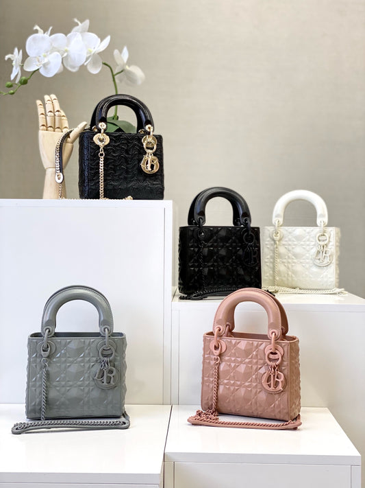 Lady dior extreme black diamond cannage pattern Diana 🔜 adds a lot of aura compared to the classic lady