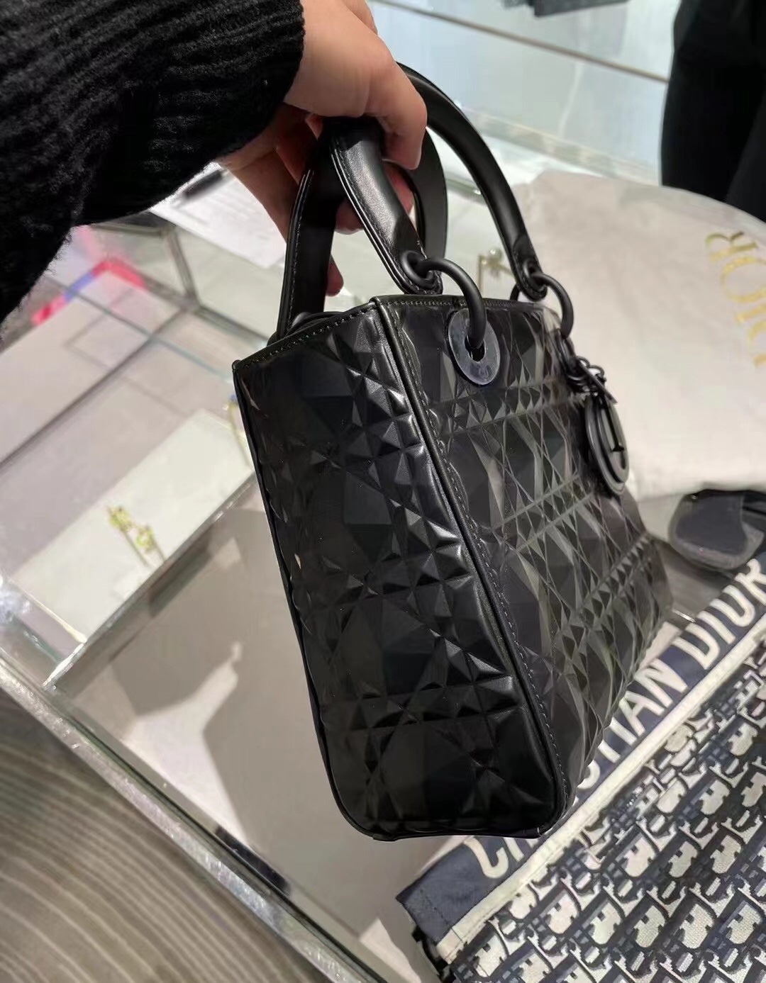 Lady dior extreme black diamond cannage pattern Diana 🔜 adds a lot of aura compared to the classic lady