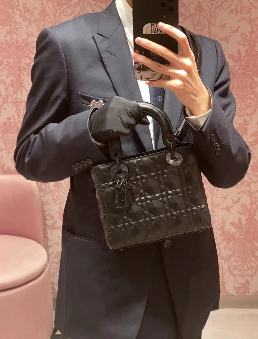 Lady dior extreme black diamond cannage pattern Diana 🔜 adds a lot of aura compared to the classic lady
