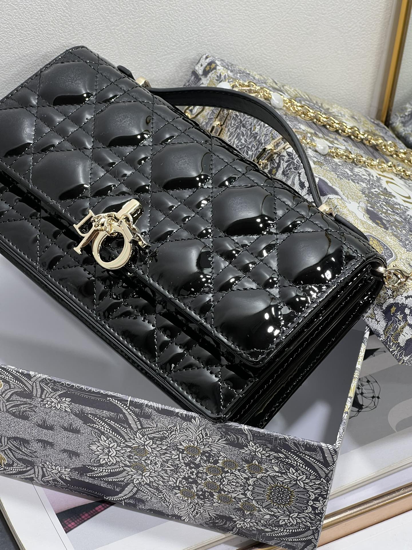 Explosive [Celebration] return 0604 Lady Di❤r 💕Cannage Clutch Bag 💕 21cm