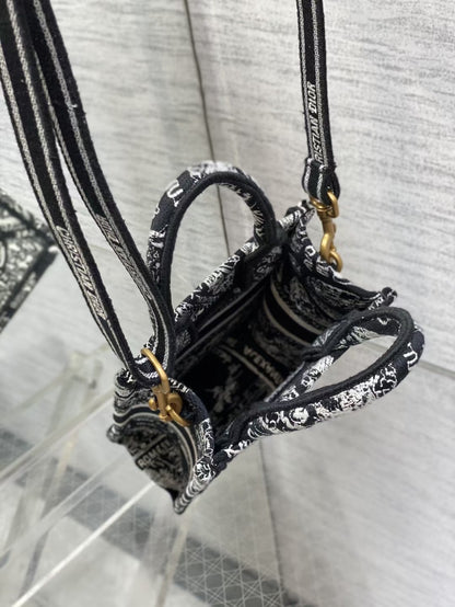 The latest Paris map phone bag spot‼
