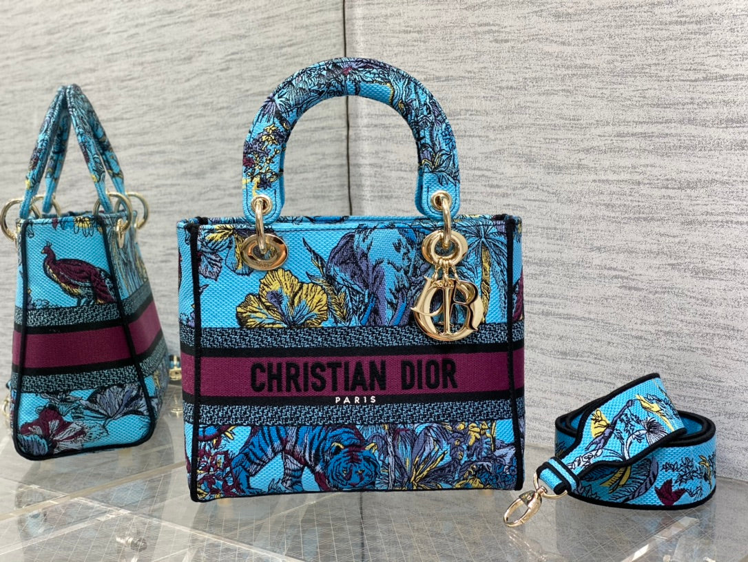 Spot goods! ️ Lady's latest concept zoo embroidery series