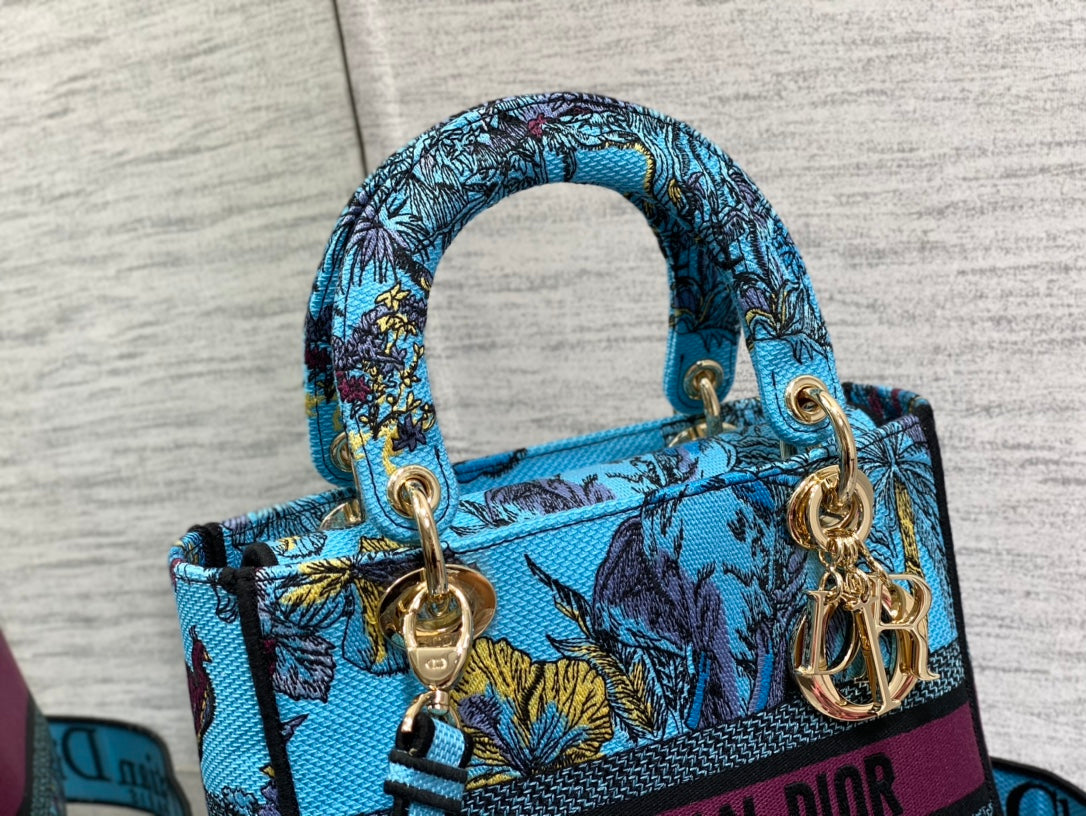 Spot goods! ️ Lady's latest concept zoo embroidery series